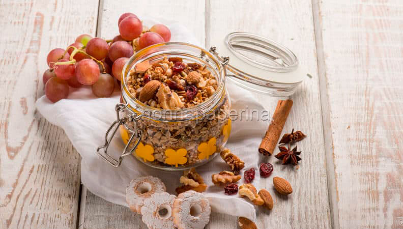 Muesli fatto in casa in modo semplice e veloce