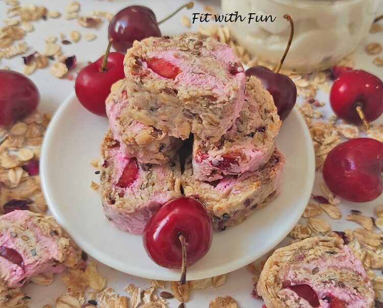 Muesli roll rotolo proteico di muesli e yogurt con frutta
