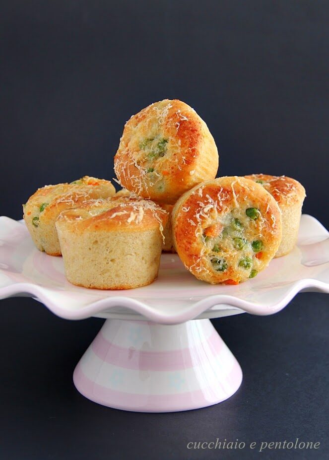 Muffin agli albumi con carote e piselli
