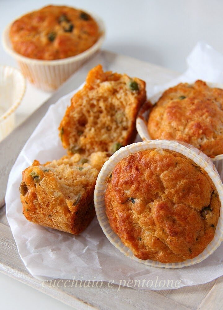 Muffin ai piselli e pomodoro