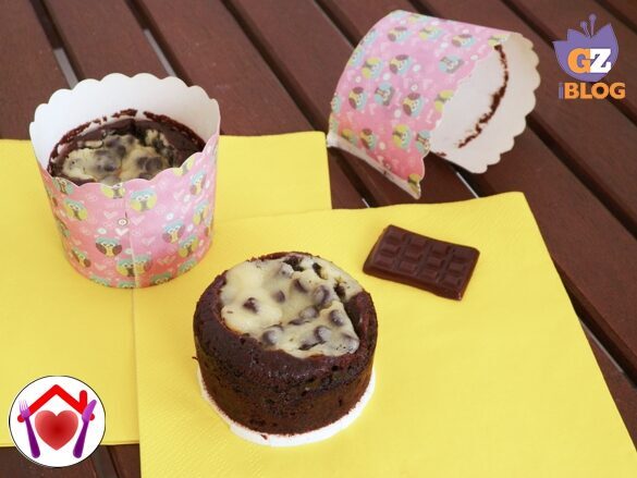 Muffin al cacao con cuore di formaggio
