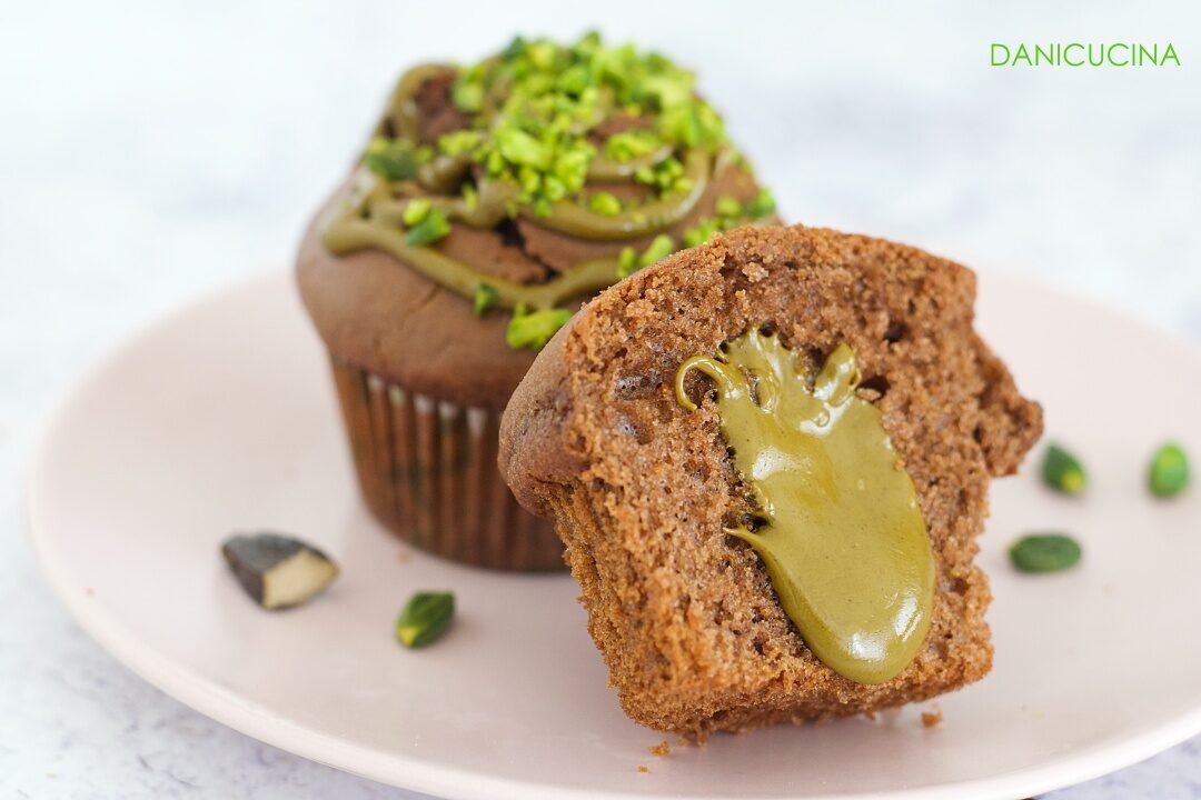 Muffin al cacao pistacchio e fava tonka