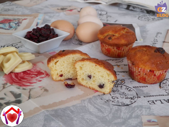 Muffin al cioccolato bianco e mirtilli rossi