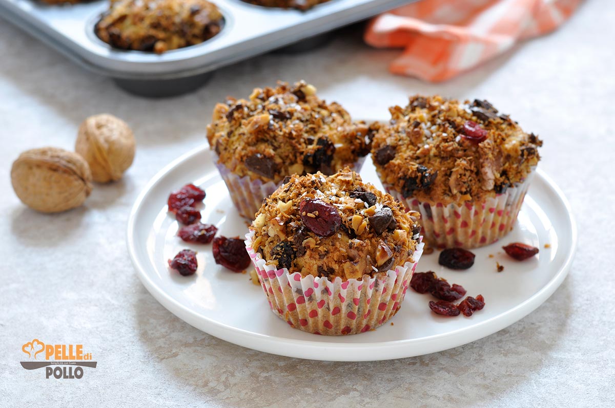 Muffin al cocco con cioccolato e frutta secca