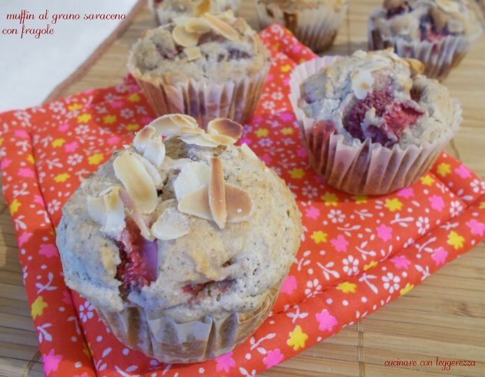 Muffin al grano saraceno con fragole