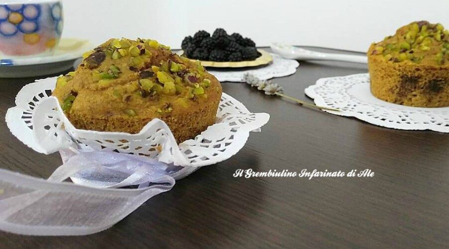 Muffin al latte di cocco, curcuma e more