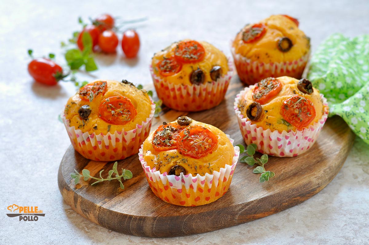Muffin al pomodoro con olive e origano