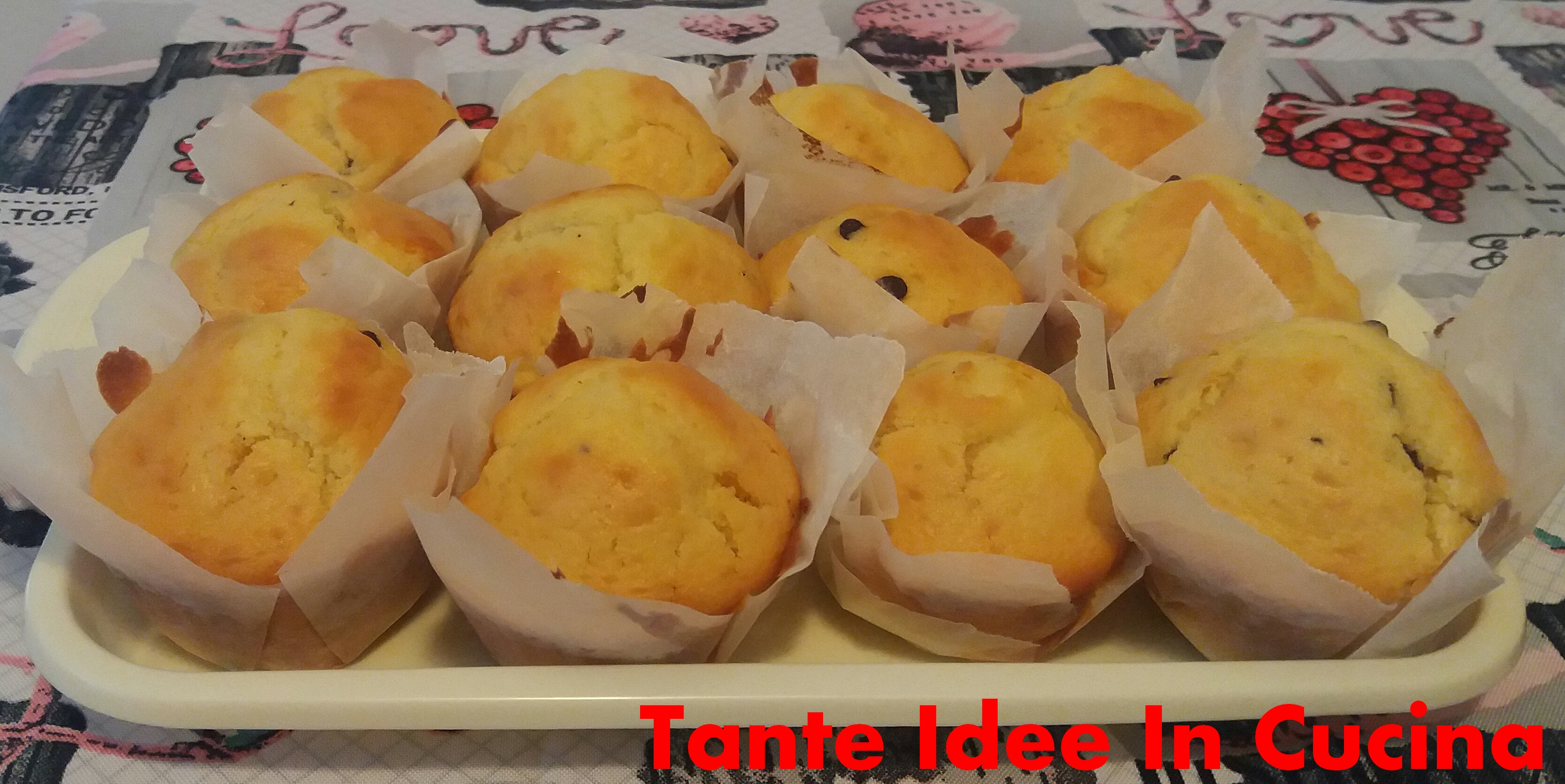 Muffin alla vaniglia con gocce di cioccolato