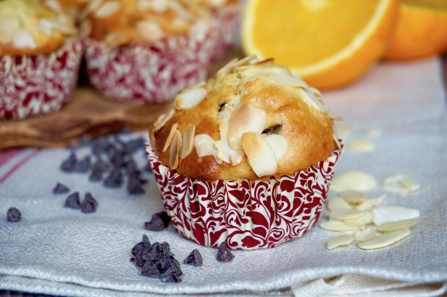 Muffin all’arancia, cioccolato e mandorle
