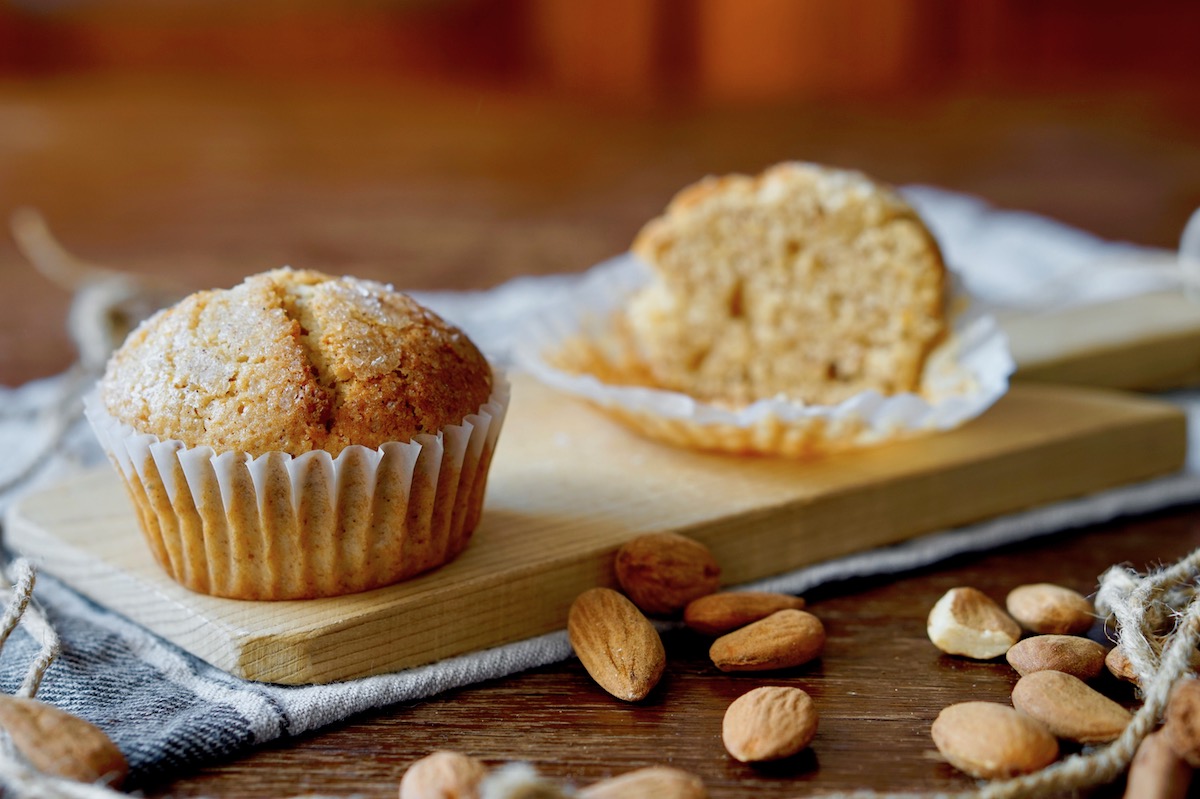 Muffin all’arancia, mandorle e cannella