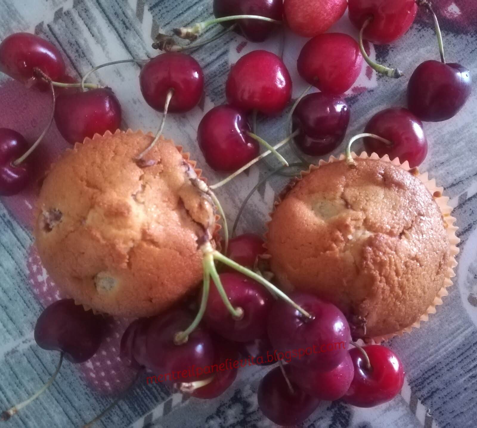 Muffin allo yogurt con ciliegie