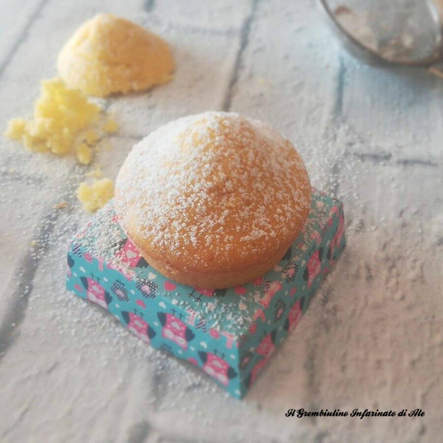 Muffin allo zafferano e acqua