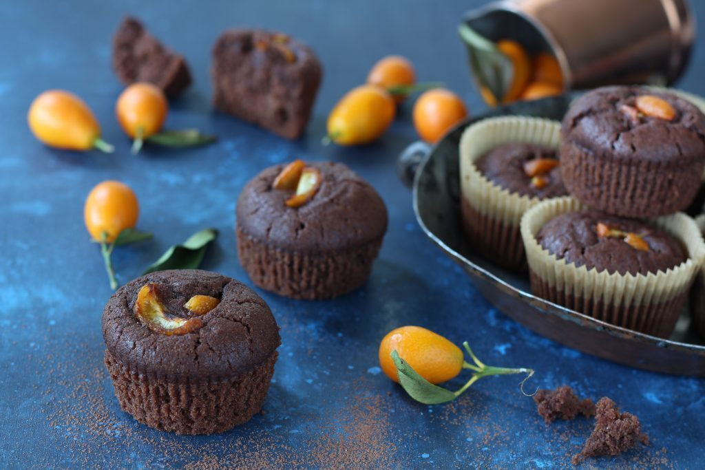 Muffin aquafaba kumquat e cacao amaro