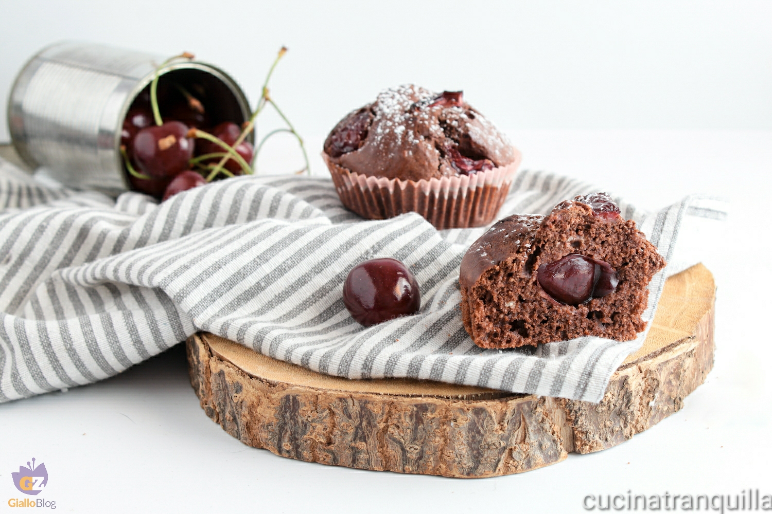 Muffin cioccolato e ciliegie
