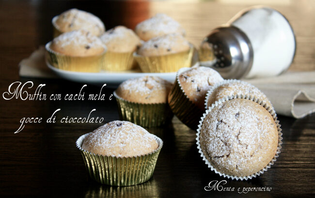 Muffin con cachi mela e gocce di cioccolato