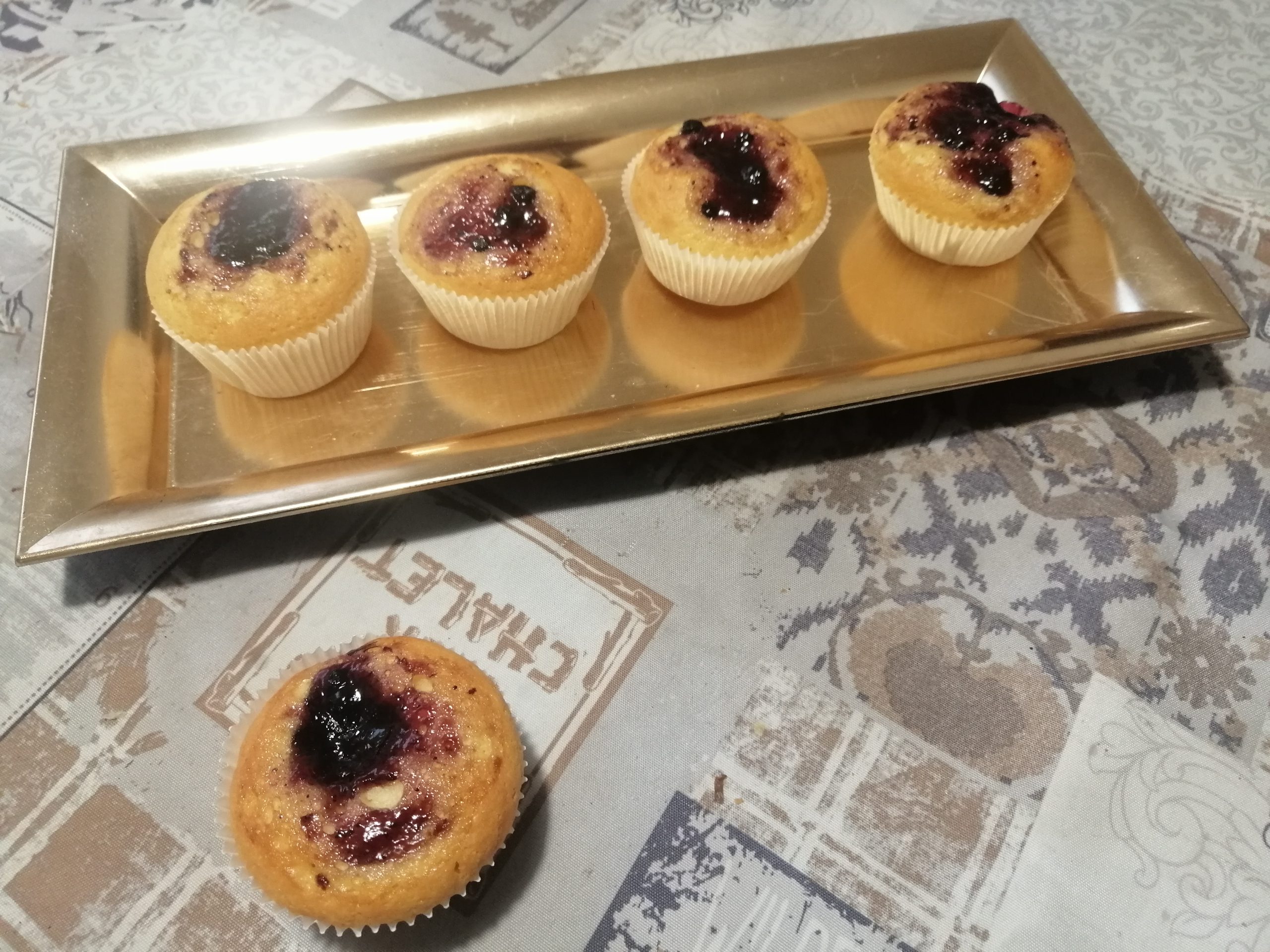 Muffin con confettura di frutti di bosco