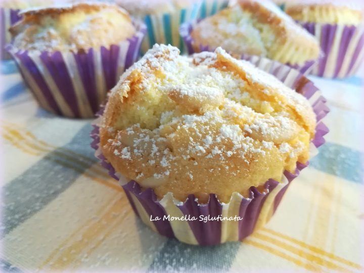 Muffin con farine naturali uvetta e pinoli
