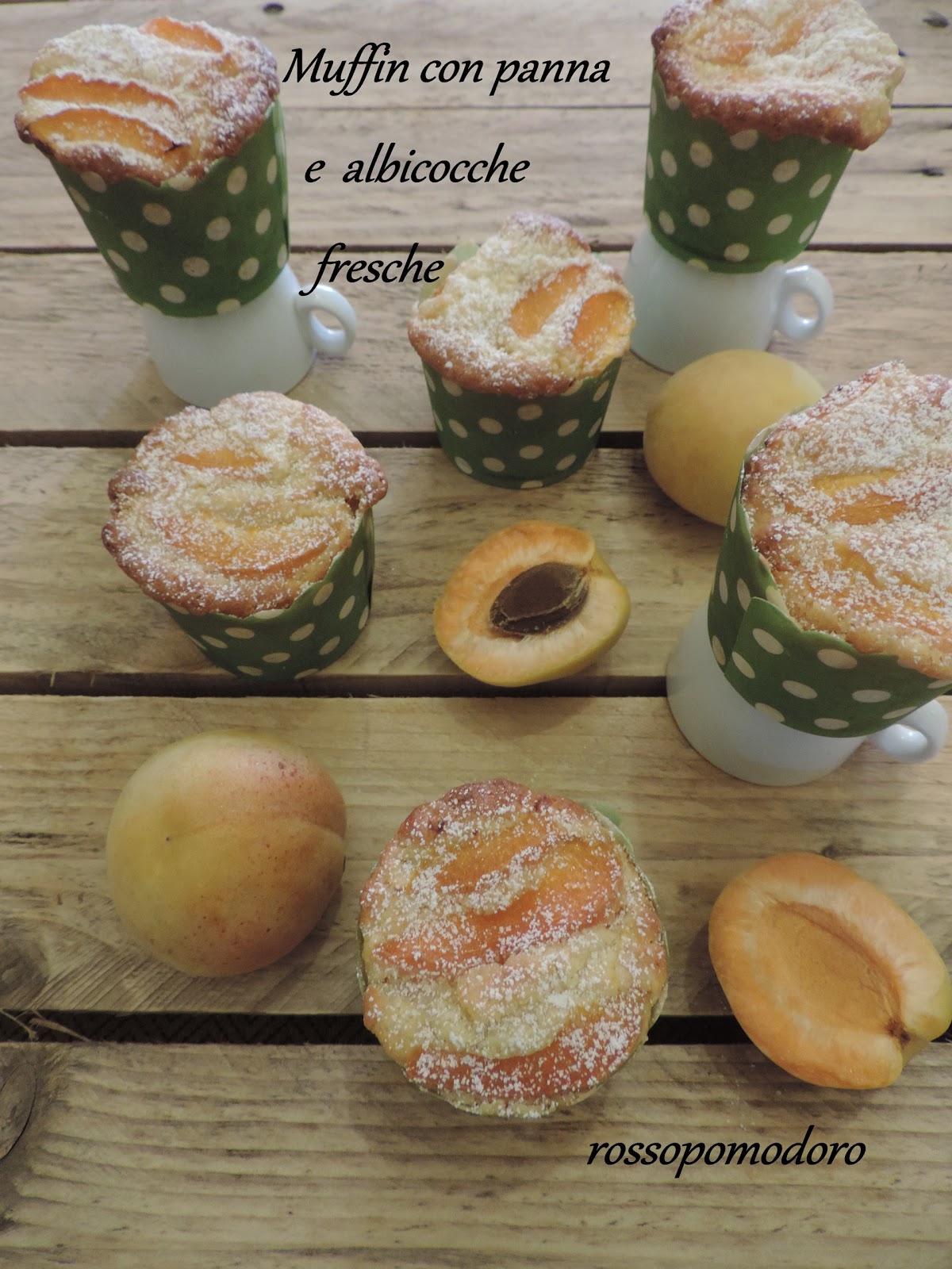 Muffin con panna e albicocche fresche