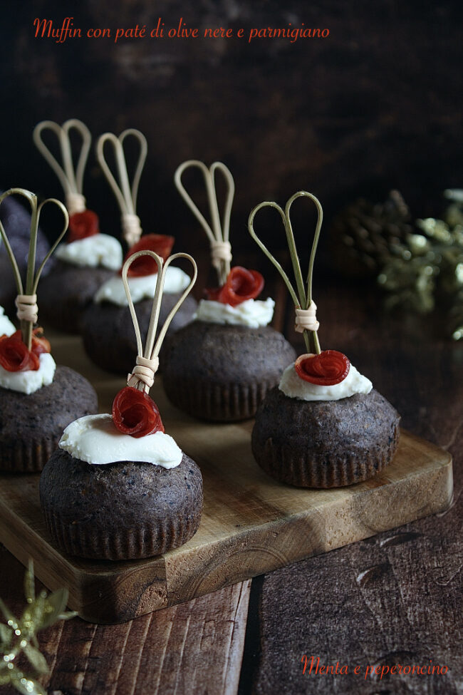 Muffin con paté di olive nere e parmigiano