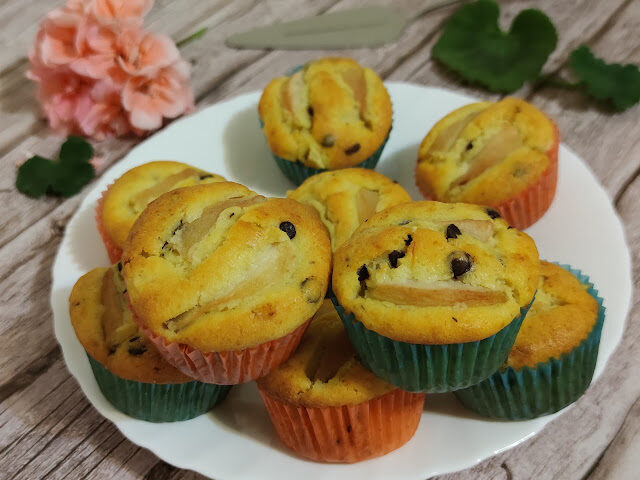 Muffin con pere e gocce di cioccolato
