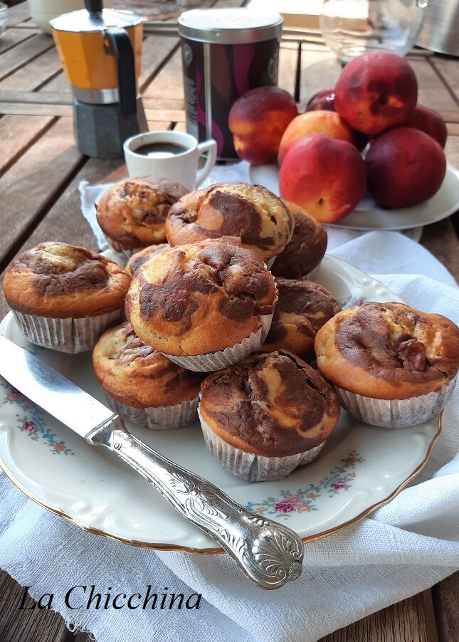 Muffin con pescanoce, ricotta e cacao