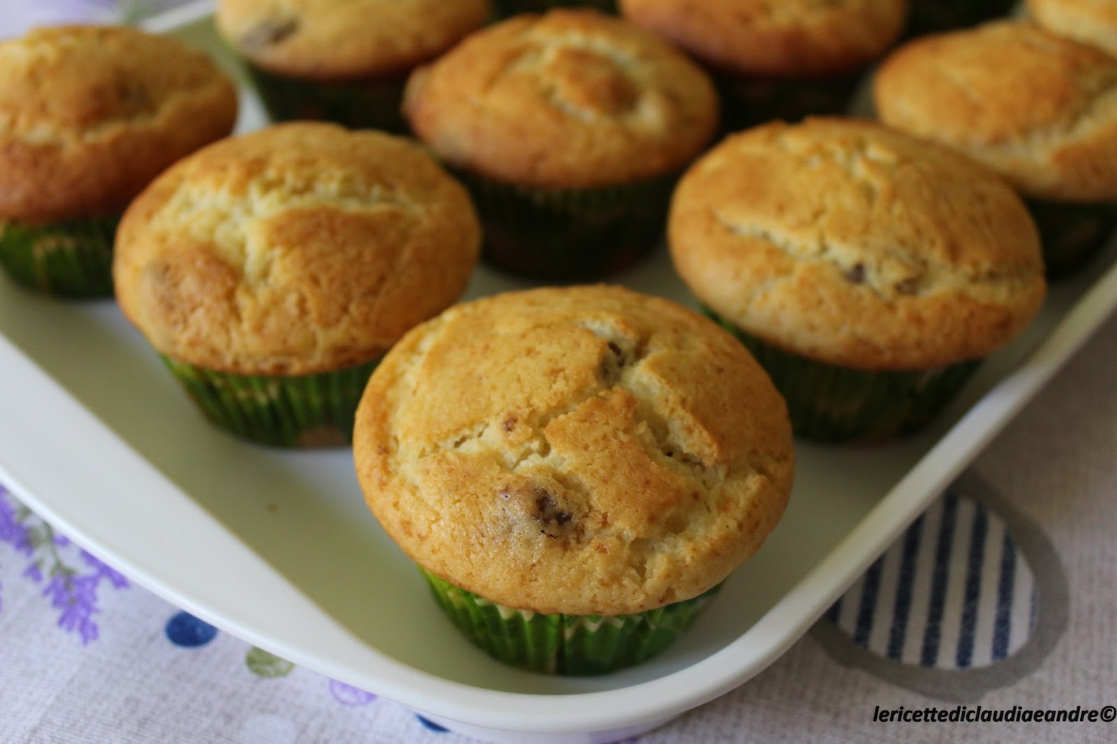 Muffin con ricotta, uvetta e profumo di limone