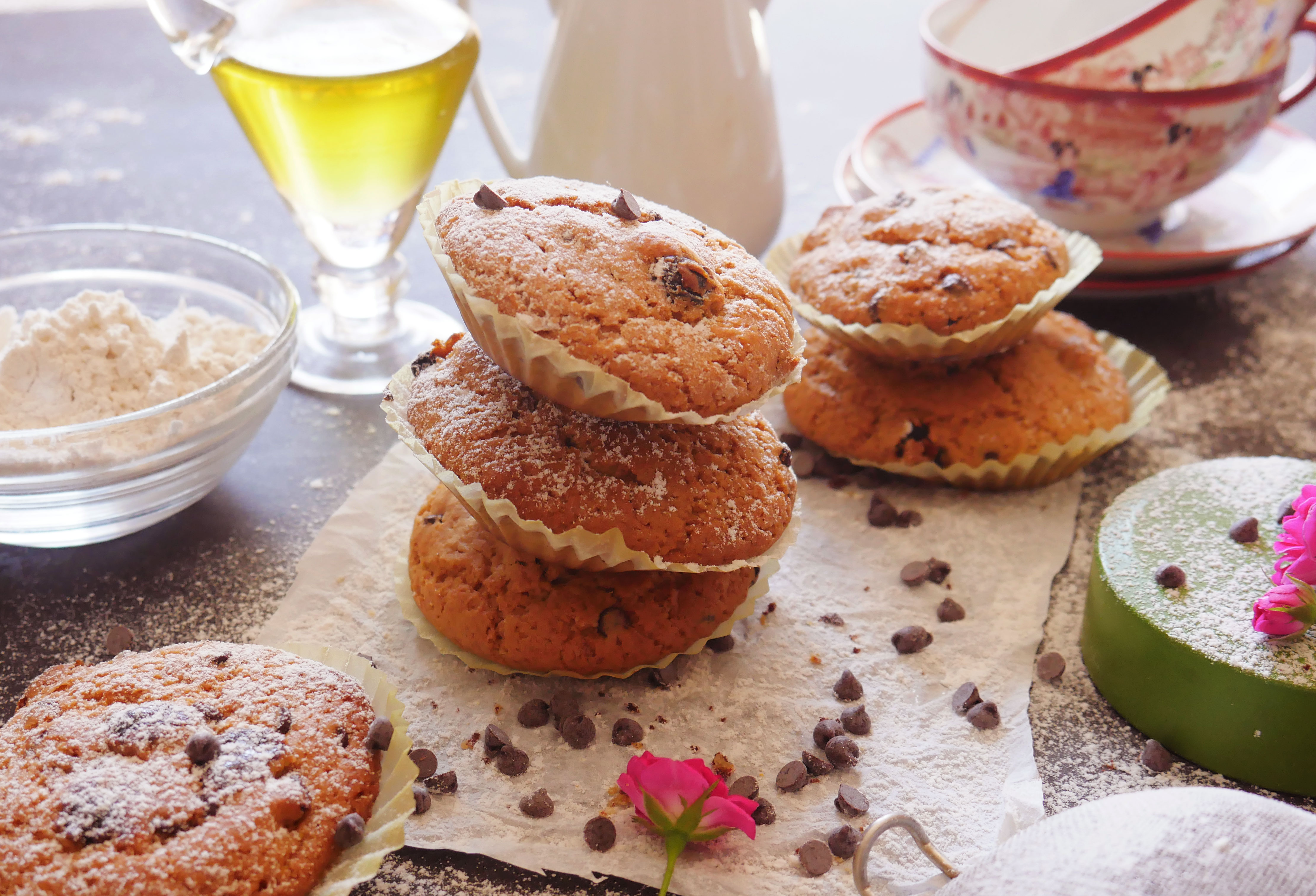 Muffin con uvetta e gocce di cioccolato