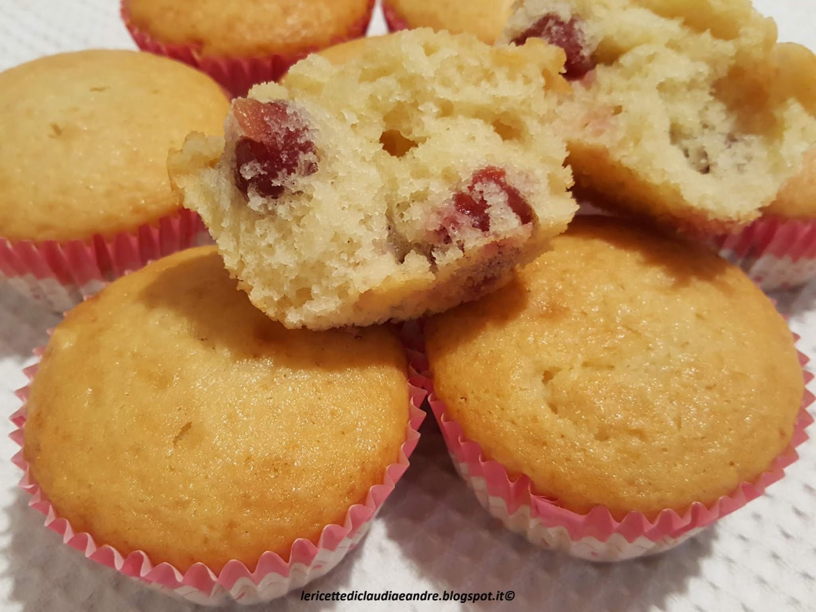 Muffin con yogurt e amarene sciroppate, all’olio
