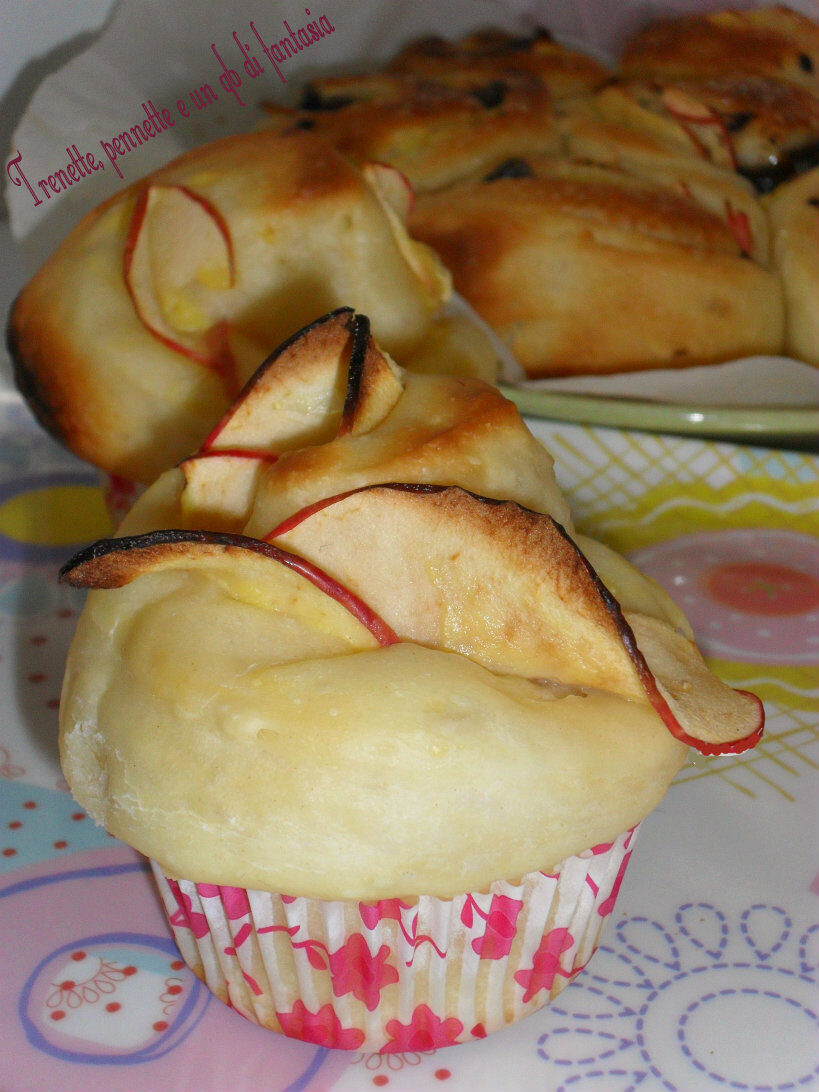 Muffin di brioche di rose con mele