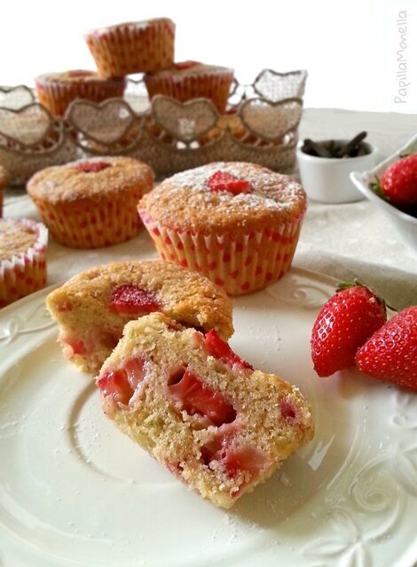 Muffin dolci alle fragole speziate e maggiorana