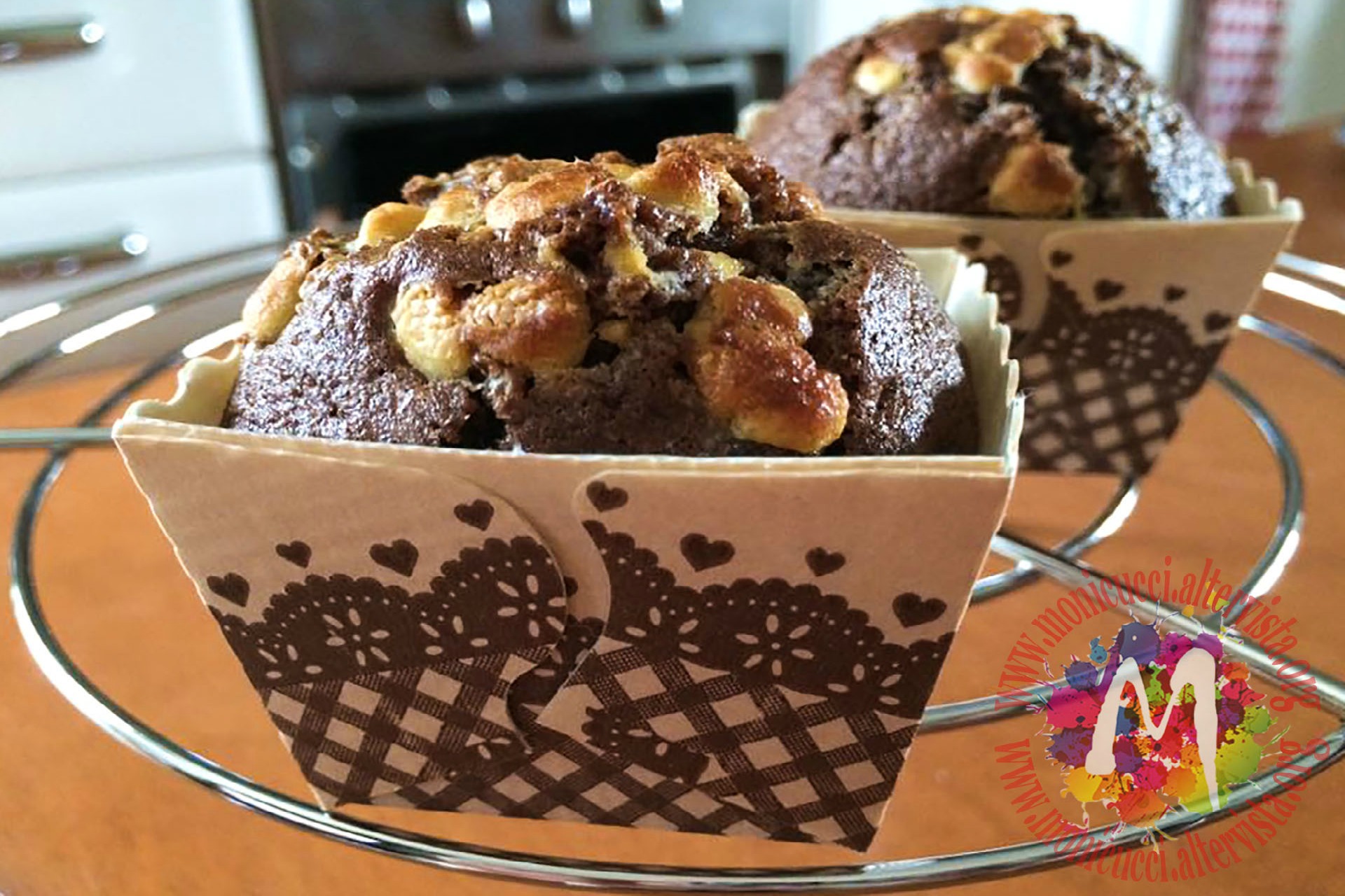 Muffin integrali al cioccolato con noci, rum e vaniglia