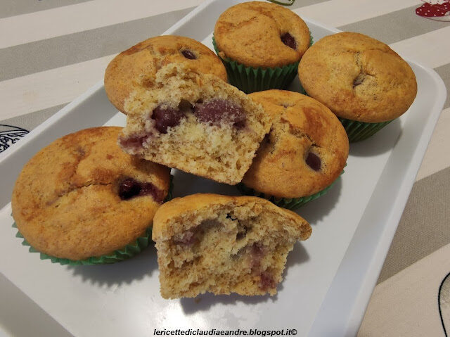Muffin integrali con amarene, senza burro e senza lattosio