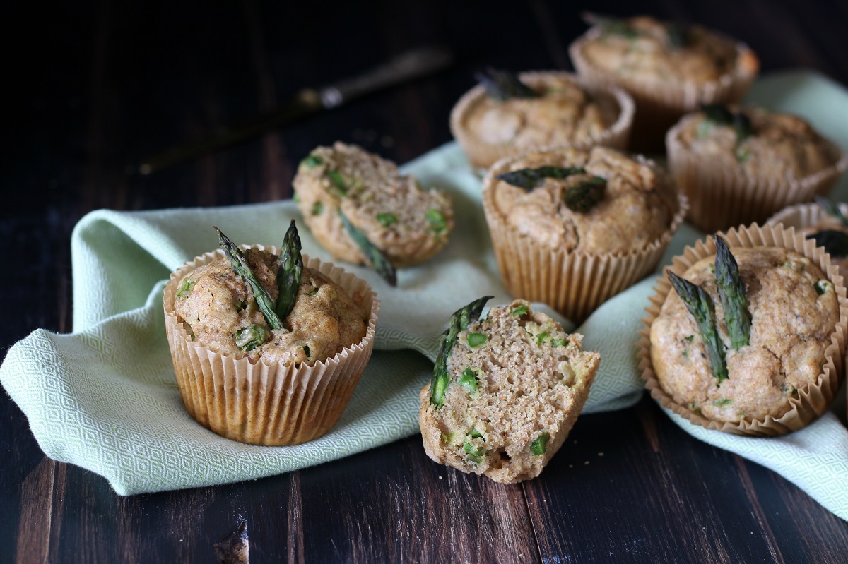 Muffin leggeri e integrali agli asparagi  – ricetta veloce