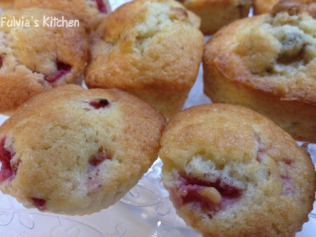 Muffin – mini e medi – con fragole e con banane e nocciole