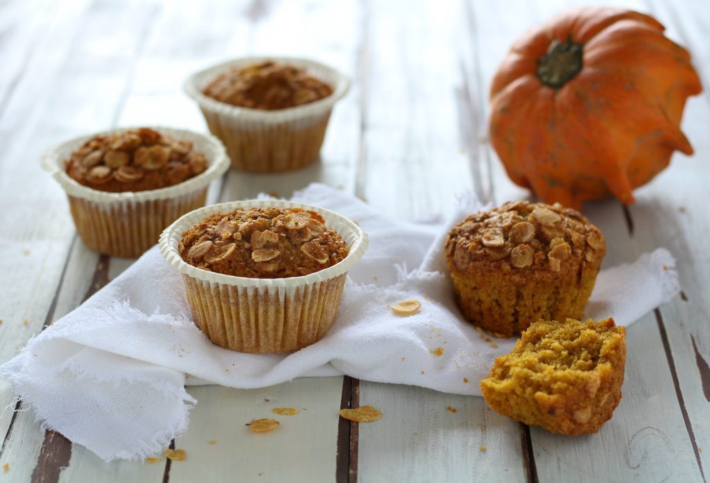 Muffin morbidi alla zucca e fiocchi di soia senza latticini