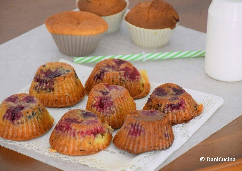 Muffin rovesciati alle more