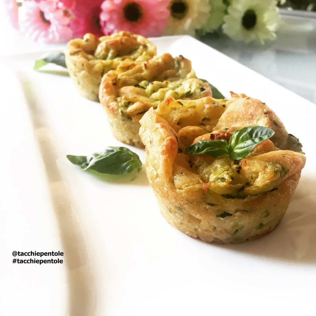 Muffin salati alle zucchine profumati al basilico