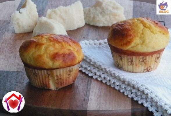 Muffin salati allo yogurt e parmigiano