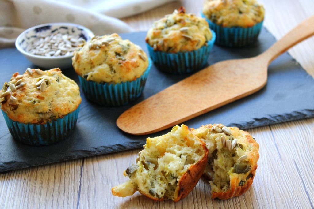 Muffin salati antispreco con porri e carciofi