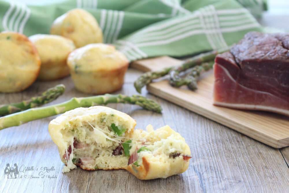 Muffin salati asparagi e speck