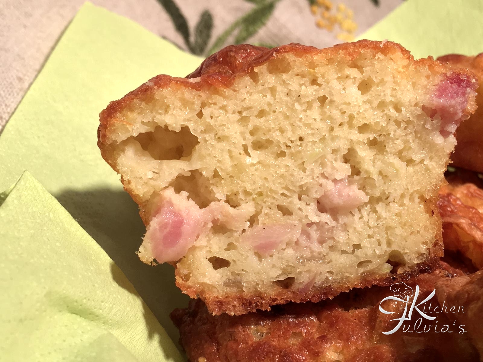 Muffin salati con caciocavallo, pancetta e finocchi