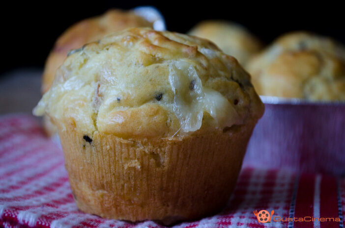 Muffin salati con funghi salame e scamorza