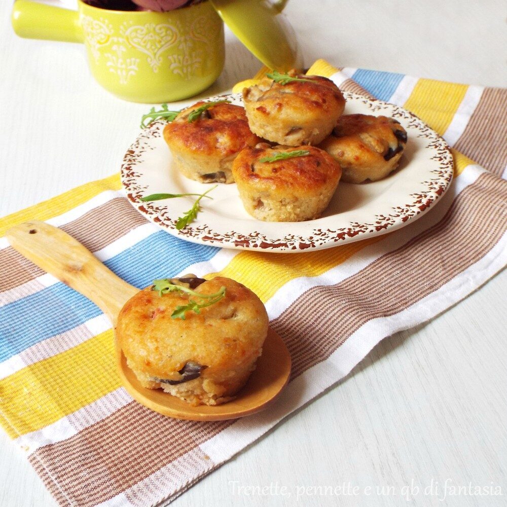 Muffin salati con melanzane e pomodorini