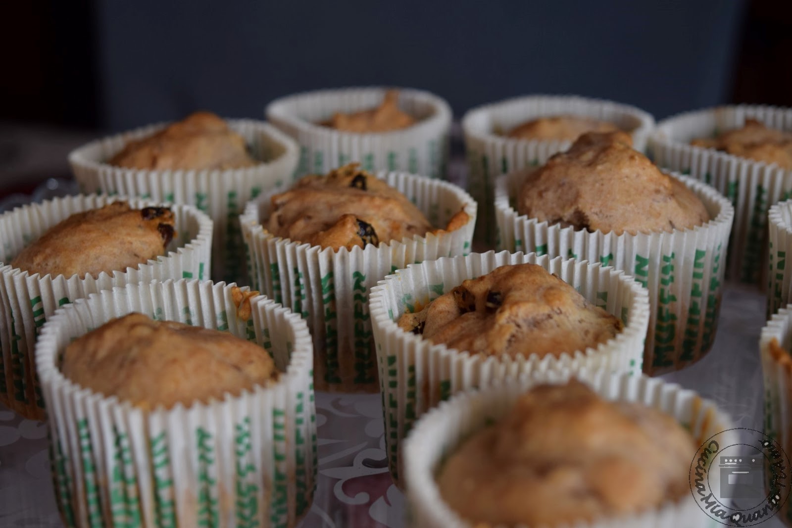 Muffin salati con noci e pomodori secchi