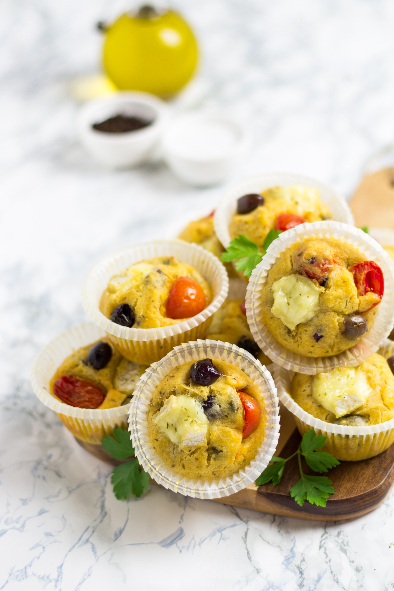 Muffin salati con olive e pomodorini