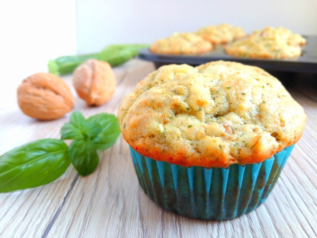 Muffin salati con pesto zucchine e noci