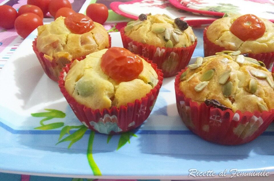 Muffin salati con pomodori secchi e ricotta salata