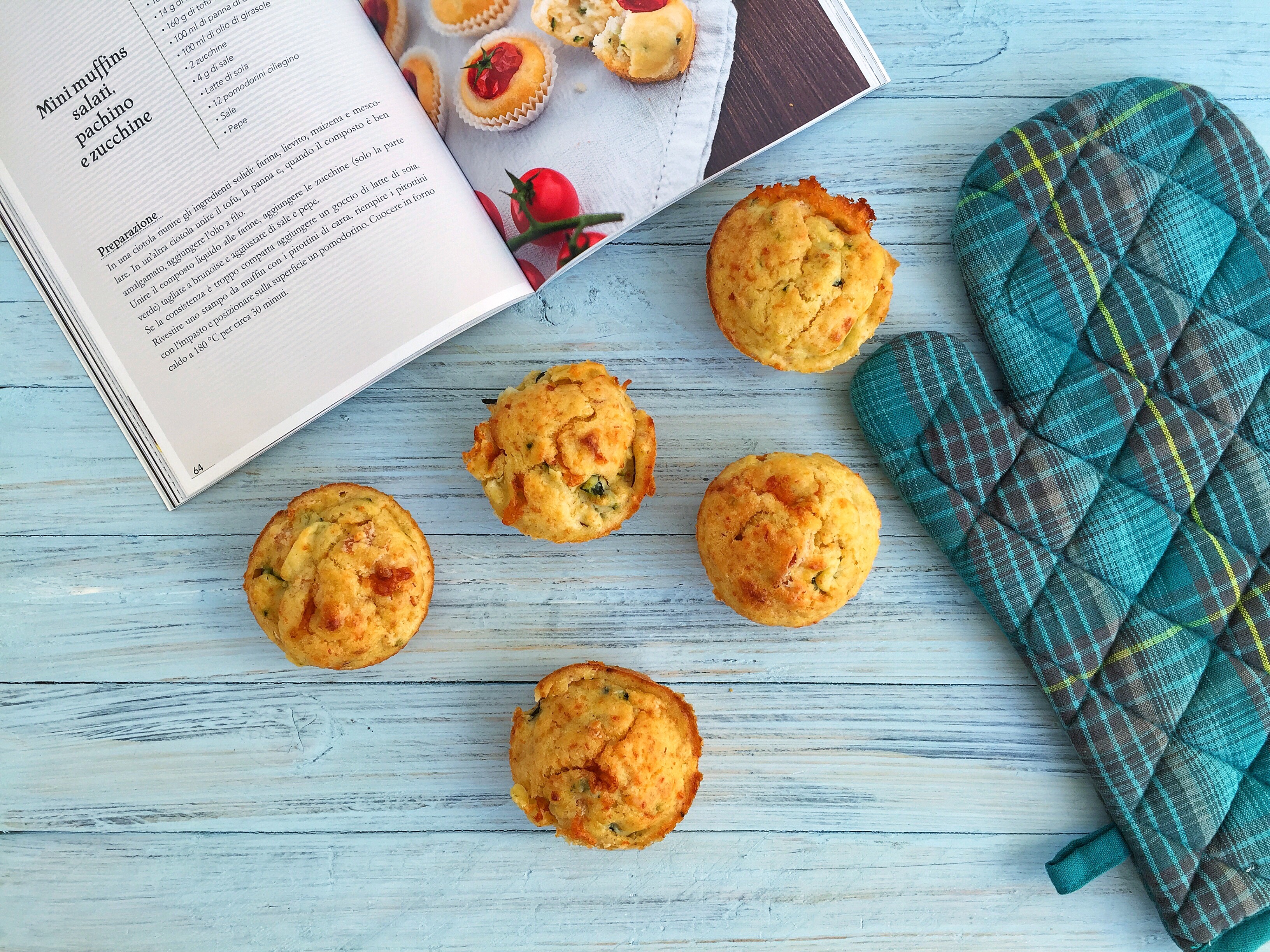 Muffin salati con zucchine, prosciutto e asiago