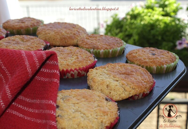 Muffin sgonfi alle gocce di cioccolato