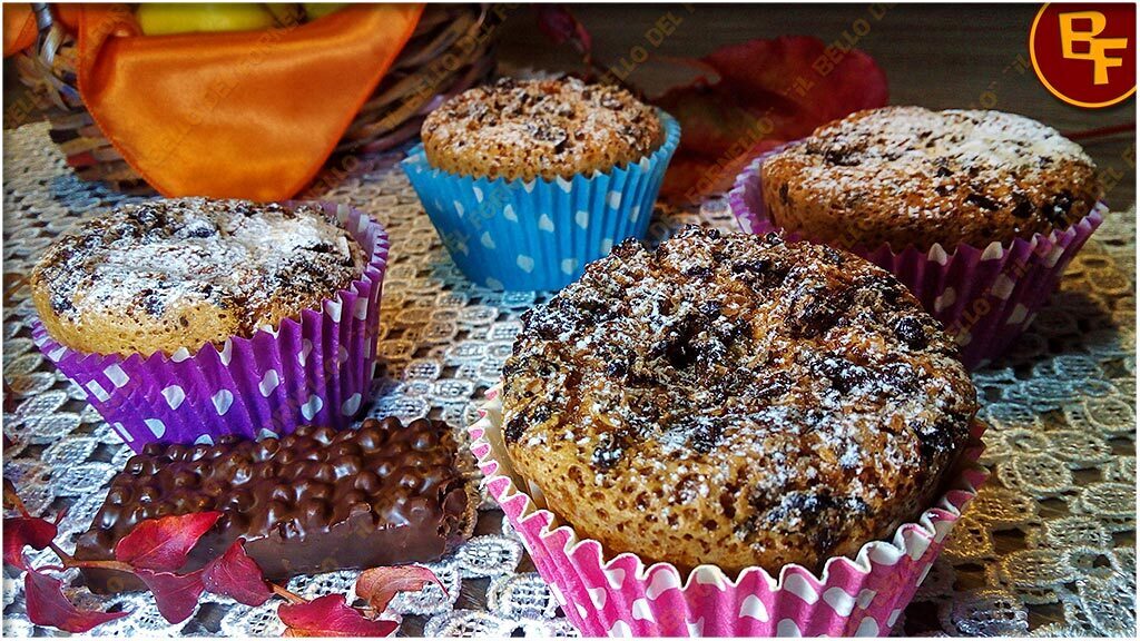Muffin soffici con wafer e mela